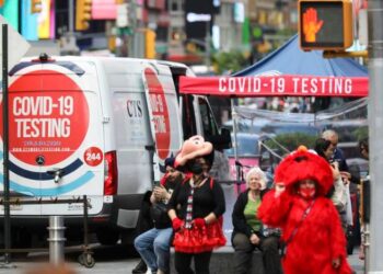 Sebuah tempat untuk tes COVID-19 terlihat di Times Square di New York, Amerika Serikat, pada 17 Mei 2022. (Xinhua/Wang Ying)
