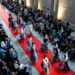 Sejumlah wanita yang mengenakan kebaya tradisional berjalan dalam peragaan busana "Swarna Biru" di Museum Nasional di Jakarta pada 14 Juni 2025. (Xinhua/Agung Kuncahya B.)