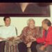 Keterangan gambar  (dari kiri ke kanan) : Jokowi, Suhardiman dan Robinson