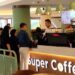 Orang-orang membeli kopi di sebuah kedai kopi di Ankara, Turkiye, pada 10 Juni 2025. (Xinhua/Mustafa Kaya)