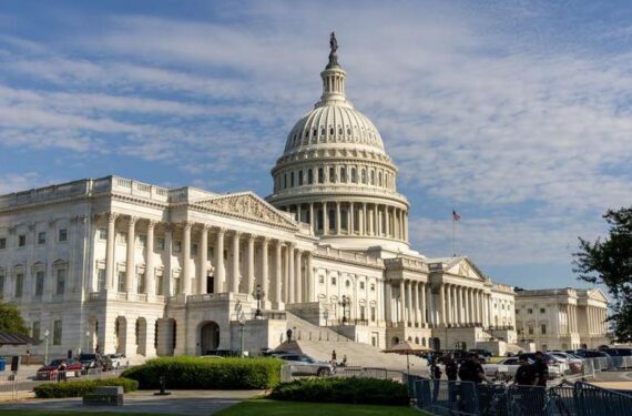 Foto yang diabadikan pada 3 Juli 2025 ini menunjukkan gedung Capitol AS di Washington DC, Amerika Serikat. (Xinhua/Hu Yousong)