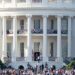 Presiden Amerika Serikat (AS) Donald Trump menyampaikan pidato dari balkon Gedung Putih di Washington DC, AS, pada 4 Juli 2025. Trump secara resmi menandatangani rancangan undang-undang kebijakan bersejarahnya, One Big Beautiful Bill, menjadi undang-undang pada Jumat (4/7) sore waktu setempat. (Xinhua/Hu Yousong)