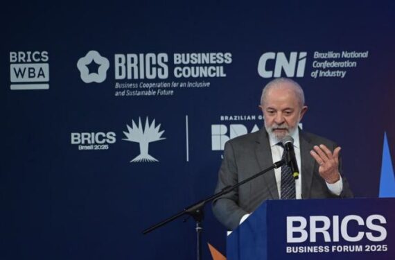 Presiden Brasil Luiz Inacio Lula da Silva berbicara pada upacara pembukaan Forum Bisnis BRICS di Rio de Janeiro, Brasil, pada 5 Juli 2025. (Xinhua/Lucio Tavora)