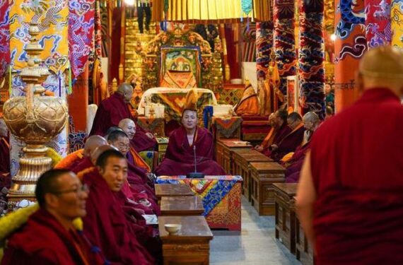 Ujian awal untuk gelar Geshe Lharampa diselenggarakan di Biara Ganden di Lhasa, ibu kota Daerah Otonom Xizang, China barat daya, pada 15 Juli 2025. (Xinhua/Jigme Dorje)