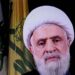 Sebuah layar menampilkan pemimpin baru Hizbullah, Sheikh Naim Qassem, saat menyampaikan pidato yang ditayangkan di televisi pada 30 Oktober 2024. (Xinhua/Bilal Jawich)