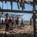 Orang-orang berkumpul di sebuah kafe tepi pantai yang hancur akibat serangan udara Israel di Gaza City pada 30 Juni 2025. (Xinhua/Rizek Abdeljawad)