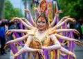 Para penari tampil dalam sebuah acara perayaan di Bandung, Provinsi Jawa Barat, pada 14 Februari 2025. (Xinhua/Septianjar Muharam)