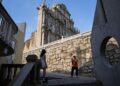 Para wisatawan mengunjungi Reruntuhan St. Paul di Makau, China selatan, pada 9 Juli 2025. (Xinhua/Cheong Kam Ka)