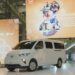 Wuling menampilkan hasil kerja sama modifikasi untuk mobil listrik terbarunya, Mitra EV, dalam upacara peringatan tahun ke-8 Wuling beroperasi di Indonesia yang berlangsung di Cikarang, Provinsi Jawa Barat, pada Jumat (11/7). (Xinhua)