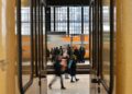 Penumpang terlihat di peron sebuah stasiun kereta di Berlin, Jerman, pada 15 Januari 2024. (Xinhua/Ren Pengfei)