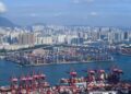 Foto yang diabadikan pada 17 September 2024 ini menunjukkan sebuah terminal peti kemas di Hong Kong, China selatan. (Xinhua/Chen Duo)