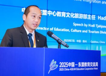 Hadi Tjahjono, direktur Departemen Pendidikan, Budaya, dan Pariwisata China-ASEAN Center, menyampaikan pidato dalam ajang China-ASEAN Education Exchange Week 2025 di Provinsi Guizhou, China barat daya, pada 27 Juli 2025. (Sumber: Istimewa)