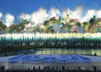 Pesta kembang api memeriahkan upacara pembukaan ajang World Games 2025 di Chengdu, Provinsi Sichuan, China barat daya, pada 7 Agustus 2025. (Xinhua/Chen Yichen)