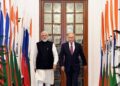 Perdana Menteri India Narendra Modi (kiri) bertemu dengan Presiden Rusia Vladimir Putin di Hyderabad House di New Delhi, India, pada 6 Desember 2021. (Xinhua/PIB)