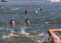 Orang-orang berpartisipasi dalam ajang Renang Lintas Danau Balaton yang diadakan di Danau Balaton yang terletak di antara Revfulop dan Balatonboglar, Hongaria, pada 9 Agustus 2025. (Xinhua/Attila Volgyi)