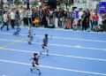 Robot-robot humanoid berkompetisi dalam lomba lari 100 meter dalam upacara pembukaan World Humanoid Robot Games (WHRG) 2025 di Beijing, ibu kota China, pada 14 Agustus 2025. (Xinhua/Xie Han)
