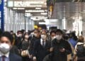 Para pejalan kaki terlihat di Stasiun Tokyo di Tokyo, Jepang, pada 15 November 2022. (Xinhua/Sun Jialin)